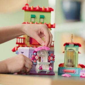 LEGO Disney Classic 43245 The Magical Madrigal House (1560 Pieces) Mainan Balok (7 Tahun+)