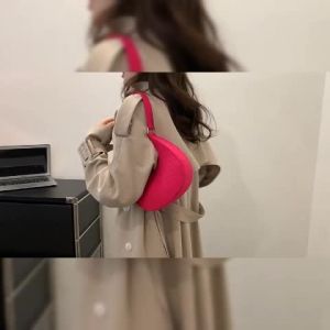 QXshop งานดี กระเป๋าสะพายไหล่ทรงมินิมอล กระทัดรัด ใส่ของได้พอกรุบๆ สีสันสดใสสวยงาม ราคาถูก มาซื้อกัน พกพาง่าย สาวๆสายแฟชั่น ห้ามพลาดดด