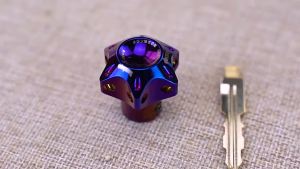 Penutup Kunci Sepeda Motor Universal Penutup Kepala Sepeda Motor Titanium Modifikasi CNC Kepala Sepeda Motor DIY Pembakaran Gantungan Kunci Heksagonal Dayung