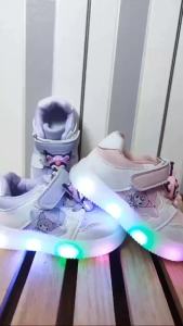 Sepatu Sneakers KUROMI Lampu LED Anak Usia 1 2 3 4 5 6 Tahun / Sepatu Kets Tali Perekat Anak Perempuan Fashion Modis / Sepatu MENYALA  Anak Cewek Motif Kartun Cute / Sepatu Anak Casual Wanita Sol Menyala Karakter Kuromi  / Sepatu Running Anak LED Trendy