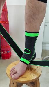 ผ้ารัดข้อเท้า ปลอกรัดข้อเท้า ผ้ารัดข้อเท้ามีสายรัดรองรับข้อเท้าสำหรับกีฬา รองรับข้อเท้า รัดแน่น กระชับ ผ้าหนา Ankle Support 1 กล่อง 1 ชิ้น ฟรีไซส์