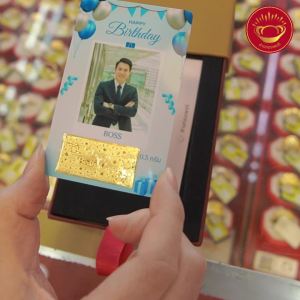 ทองคำแท่ง 0.5 กรัม ทองคำแท้ 96.5% ของขวัญวันเกิด สีฟ้า ใส่รูปได้ มีใบรับประกันสินค้า ขายได้ จำนำได้ ส่งตรงจากร้านทอง