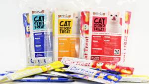 Petsup Cat Creamy Treats 15pcs Mixed Flavors Lickable Cat Snack Chicken Tuna Salmon with Taurine Vitamins A D E Creamy Treat Daily Reward Training Meal Topper Bonding Treat for Cats & Kittens