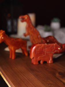 บล็อกก่อสร้างไม้เนื้อแข็งสไตล์ประเทศจีนโบราณ ของเล่นเด็กงานฝีมือ แกะสลักไม้เป็นช้าง ไก่ ไดโนเสาร์ ขัดมันเรียบเนียนกระจ่าง ของเล่นเด็กไม้แยกออกได้