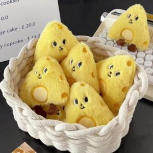 Cute Plush Cheese Keychain - Versatile Cartoon Character Bag Charm for Students Birthday Christmas Xmas Gift Mainan Budak Perempuan Lelaki 可爱毛绒芝士奶酪挂件百搭卡通公仔钥匙扣学生包包挂饰