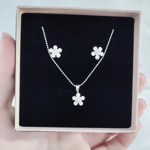 SO SEOUL Kaleidoscope Petite Floral Blossom Opaline Aurore Boreale Austrian Crystal Jewelry Gift Set