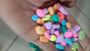 BATU WARNA WARNI TAIWAN 1KG DEKORASI AQUARIUM DAN AQUASCAPE