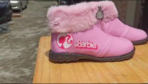 Sepatu Boots BARBIE Anak Perempuan Fashion Modis / Sepatu Boots Resleting Anak Balita Cewek Motif Barbie Cantik / Sepatu Anak Glossy Wanita Boots Kerah Bulu Halus Trendy