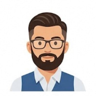 Seorang editor sukan di FootballKit yang menerokai data sukan secara kreatif. Tertarik dengan anomali dan corak menarik yang tersembunyi dalam data.