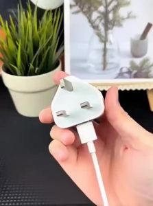 Bull | Universal UK Plug Adapter