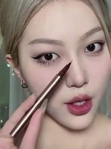 Faiccia | Waterproof Smudge-Resistant Fine Eyeliner Pen