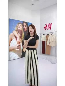 H&M | Fashionable Fitted Round Neck T-Shirt