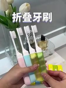 Hayan | Foldable Soft Bristle Travel Toothbrush Set