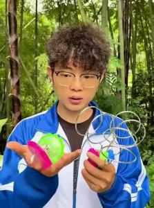 Light-up Spinning Magnetic Yoyo Toy