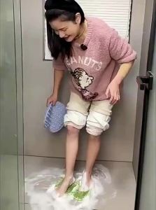 Foot Scrubbing and Massaging Mat