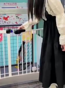 VOA | Indoor Extendable Pet Barrier No Drilling Door Gate Cat Dog Separation