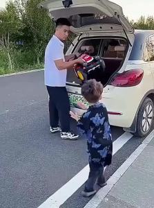 BONINGYU | Childrens Electric Go-Kart Toy - Four-Wheeled Ride-On for Boys and Girls Rechargeable Foldable No Assembly Required New Model Electric Vehicle