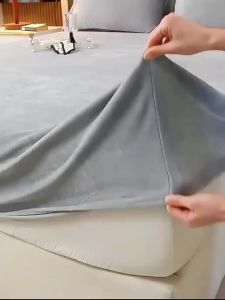 Gaorui | Warm Fluffy Milk Coral Fleece Mattress Cover