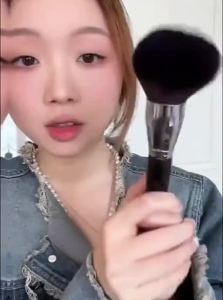HUACHUNTANG | Large Fluffy Powder Blush Make-up Brush