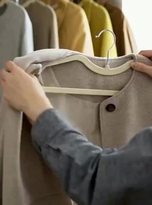 LANJIAOLUO | Anti-Slip No-Mark Closet Organizer Short Neck Hanger