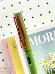 HERO | Elementary Student Learning Correct Posture Writing Fountain Pen Non-smudge No-leak Ink Refillable