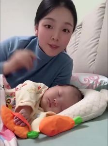 FUZAO | Anti-Sudden Startle Baby Hand Grip Toy Carrot 1pc