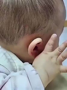 IMLUCKY | Illuminated Silicone-tipped Childrens Earwax Removal Tool
