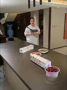 Easy Cut Food Grade Cling Film With Cutter