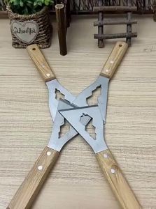 Multipurpose Putty Knife for Cleaning Grease and Removing Cement Thickened